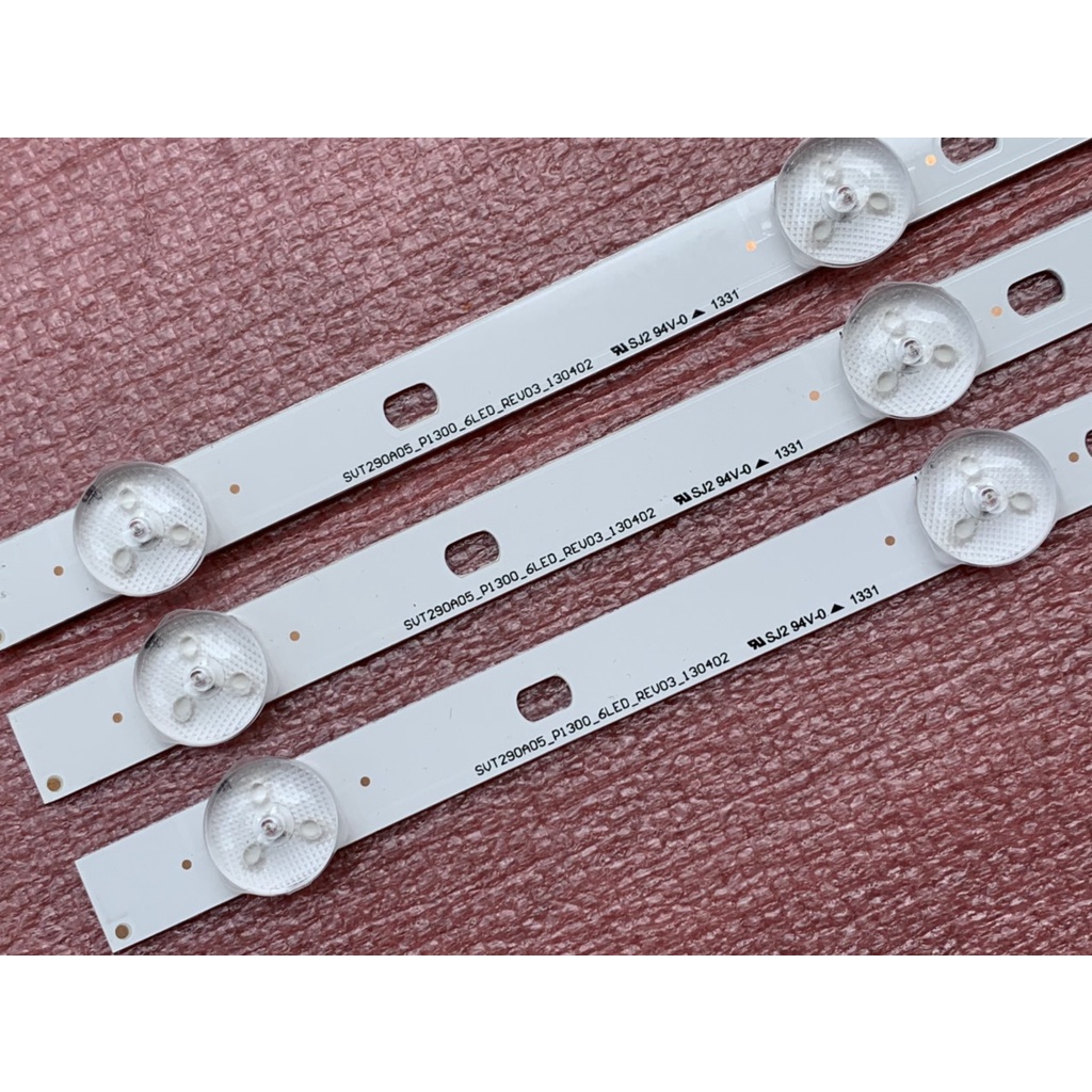 THANH ĐÈN LED TIVI TOSHIBA 29P1300 HÀNG MỚI 100%, BỘ 3 THANH, MỖI THANH 6 BÓNG 3V, DÀI 56,6cm