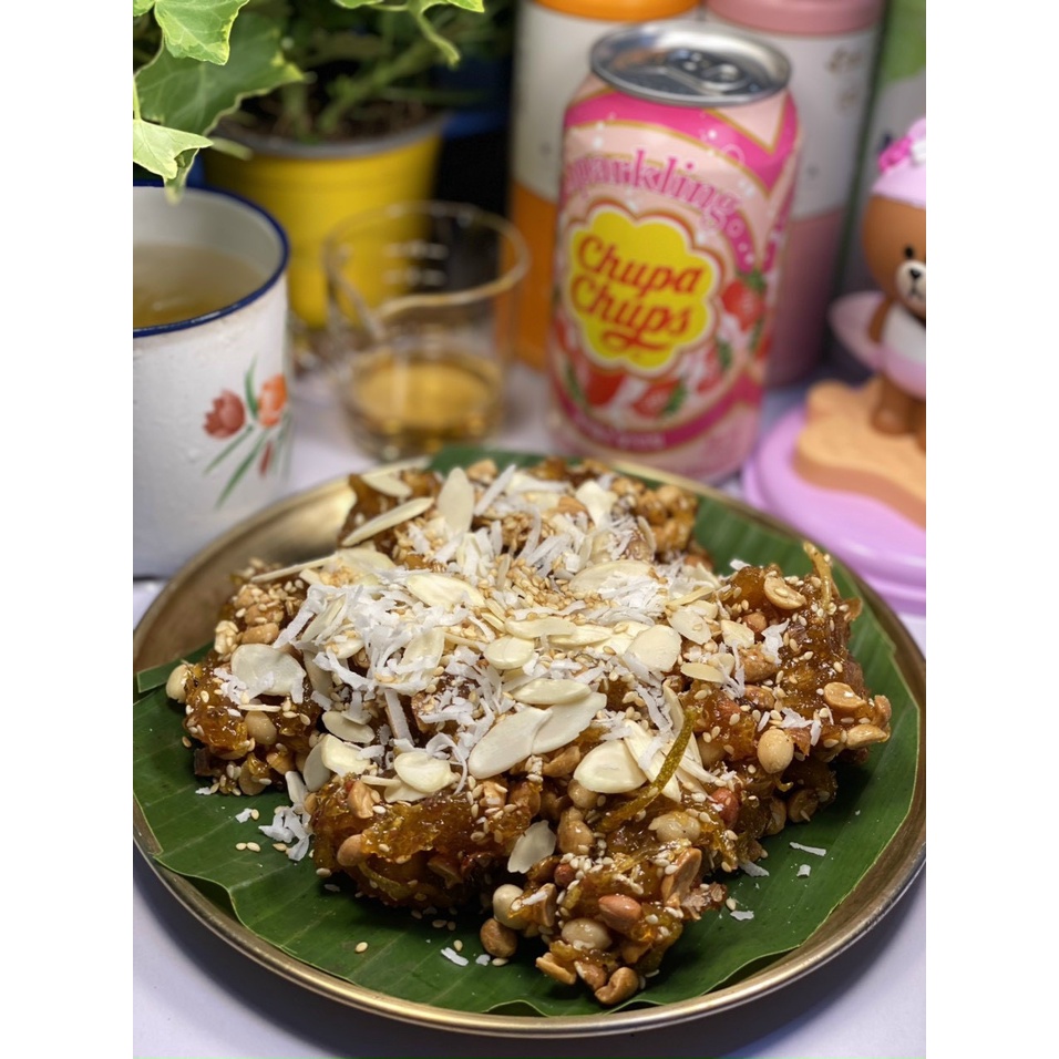 Mứt khóm hạnh nhân hộp 500gr