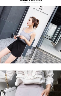 Quần short vải màu đen - trắng