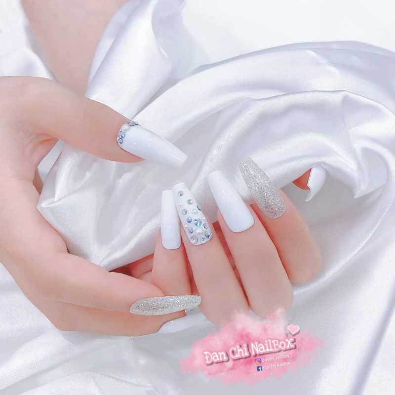 NailBox móng úp thiết kế sẵn Mẫu Trắng Đính Đá