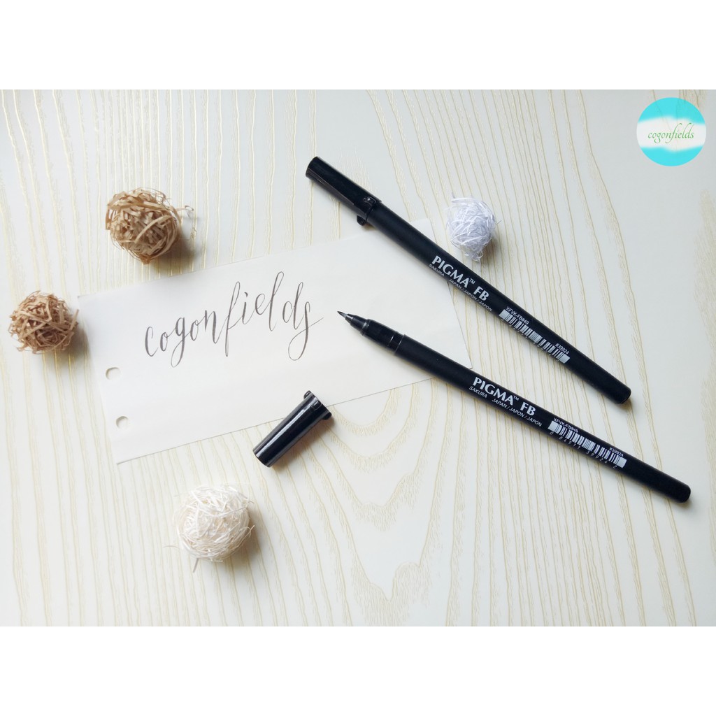 Bút brush lettering, calligraphy mực đen ngòi brush nhỏ Sakura Pigma Professional FB