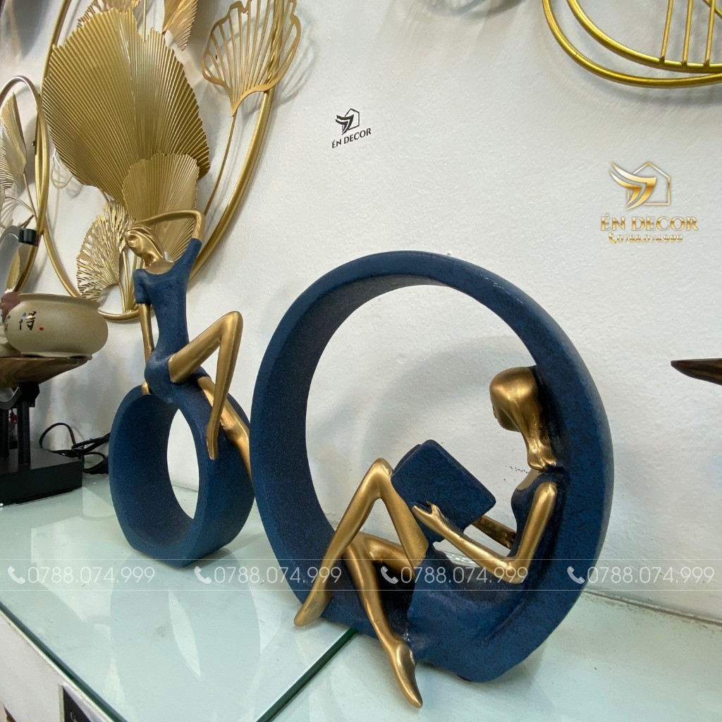 Cô Gái Đọc Sách Trang Trí Tủ Kệ, Én Decor