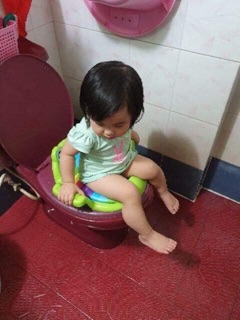 Thu nhỏ bồn cầu hình con ếch