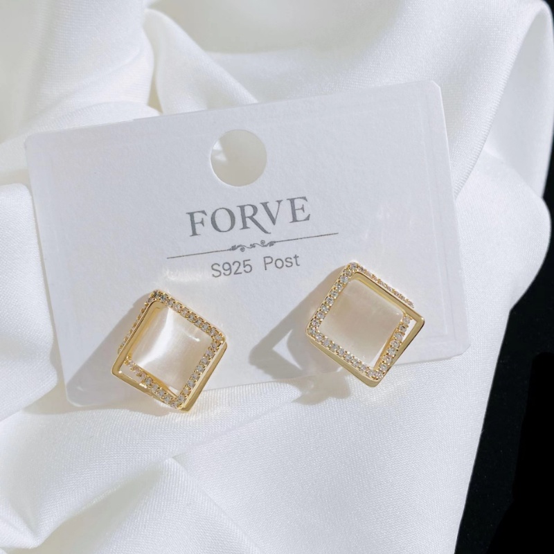 Đôi khuyên tai thời trang nhiều kiểu dáng tuỳ chọn cho nữ