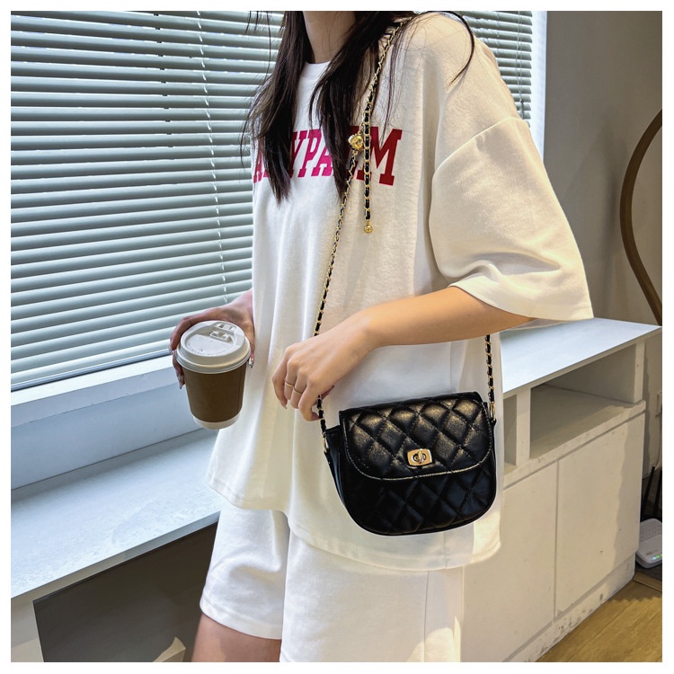 Túi đeo chéo vai JASMIN NOIR 22BL08100 lót bông kẻ sọc phối dây xích thời trang