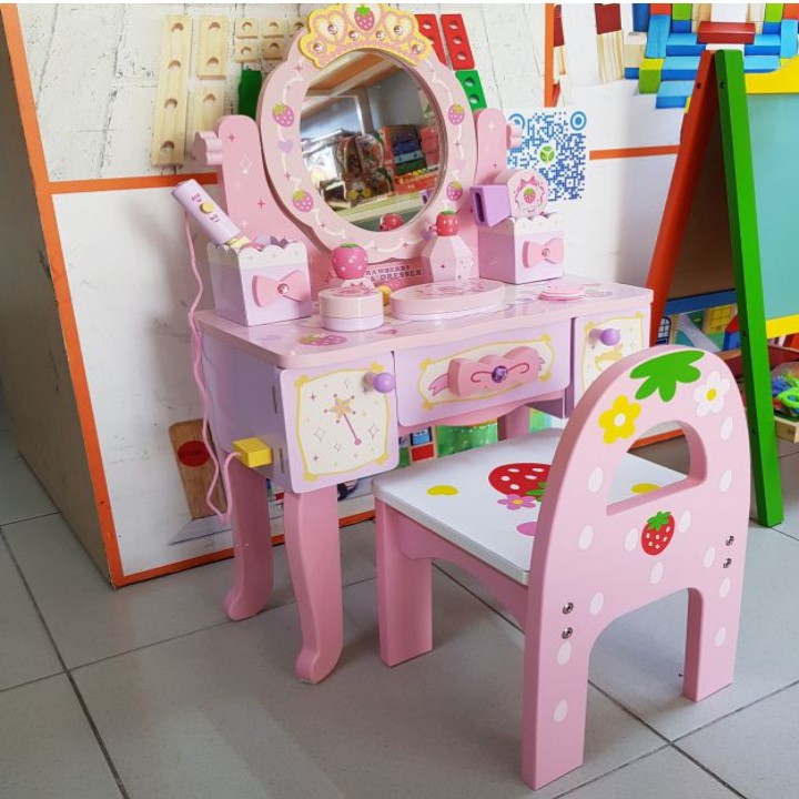 Đồ Chơi trẻ em thông minh - Set bàn ghế trang điểm dâu tây đáng yêu cho bé gái thêm ngọt ngào, nữ tính
