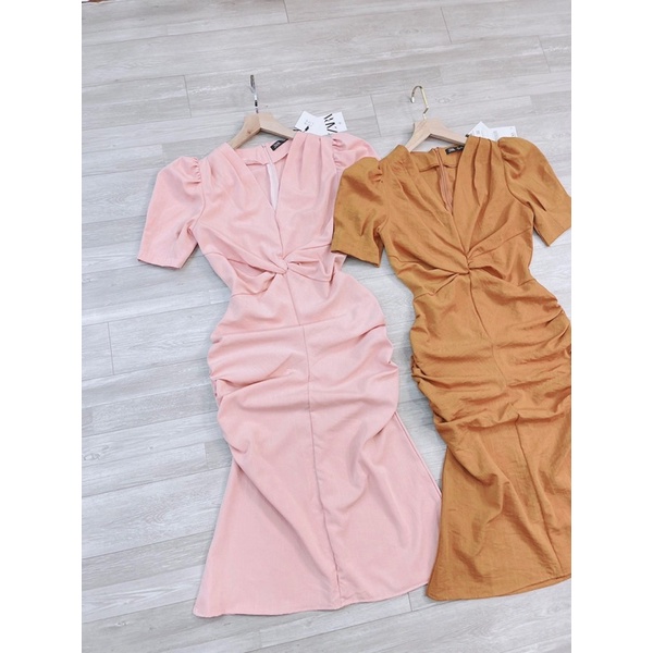 Váy xoắn dúm sườn cổ V