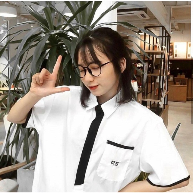 Áo sơ mi thêu chữ