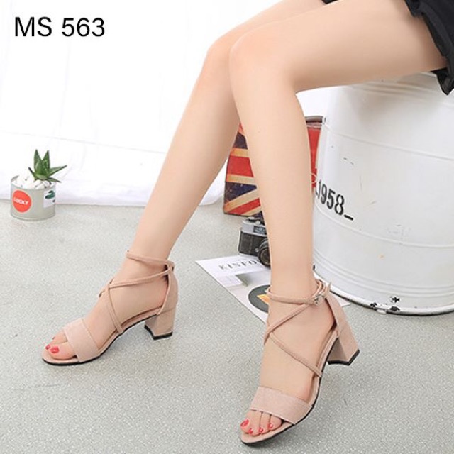 Giày sandal gót vuông