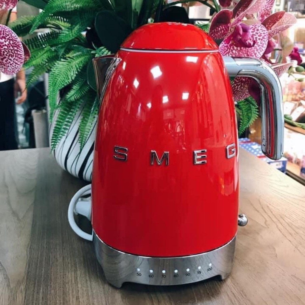 Ấm siêu tốc SMEG KLF04RDEU màu đỏ có chỉnh nhiệt