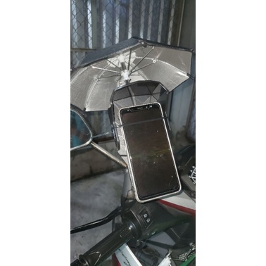 Dù  mini che nắng giá đỡ điện thoại trên xe máy