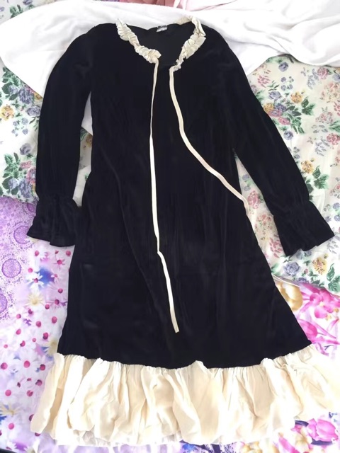 Váy nhung dáng dài xoè cổ bèo nơ vintage