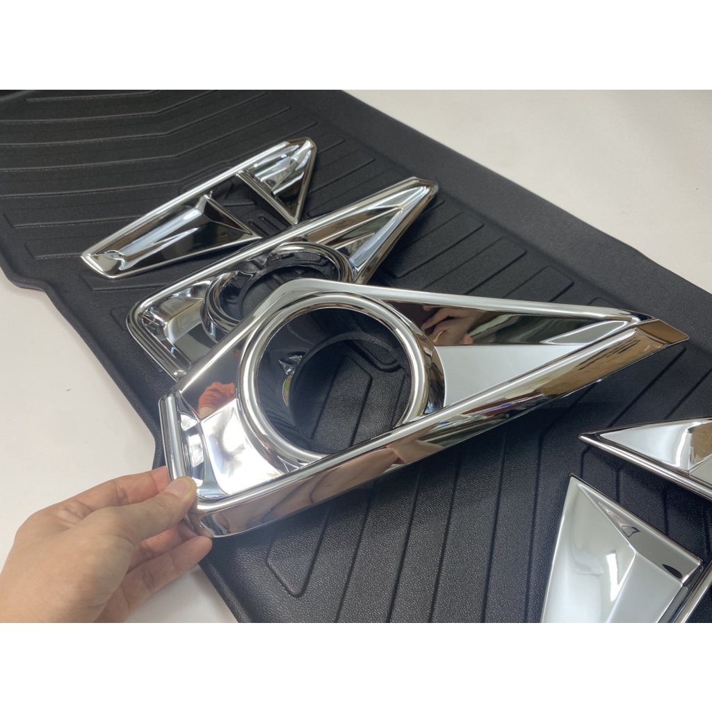 Ốp viền đèn gầm trước, sau xe VELOZ 2022 2023 mạ crom cao cấp