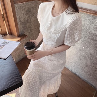 Đầm trắng hoa nổi cổ peter viền ren đuôi cá