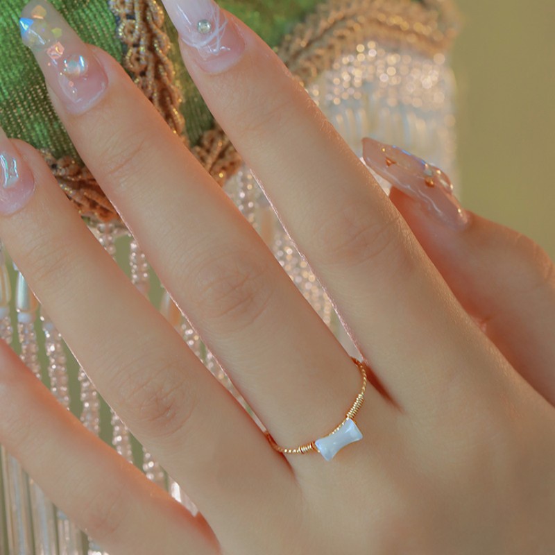 [New products in autumn and winter] Small design end ring bracelet White butterfly shell ring with adjustable opening