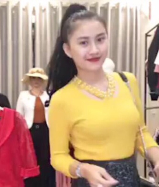 Áo len tay dài đính hạt