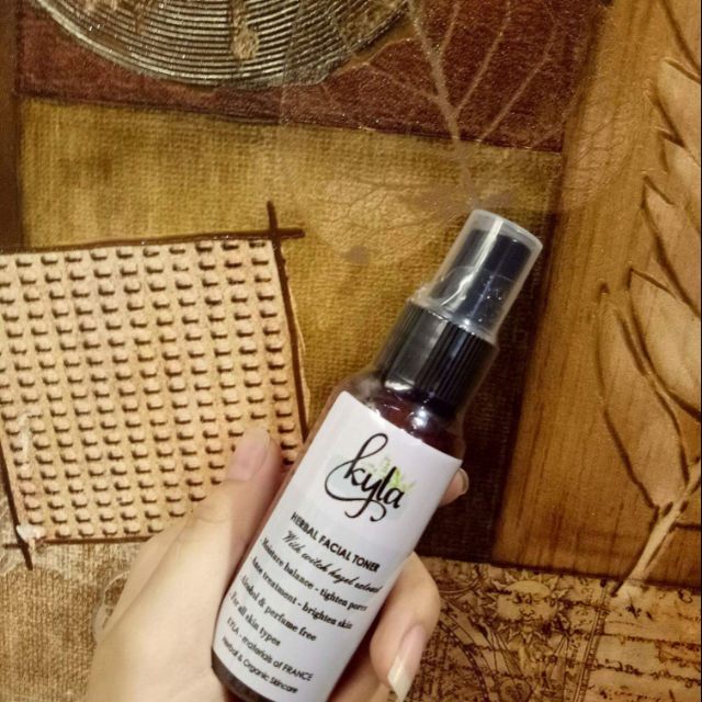 HERBAL FACIAL TONER
( NƯỚC THẢO MỘC CÂN BẰNG DA KYLA )