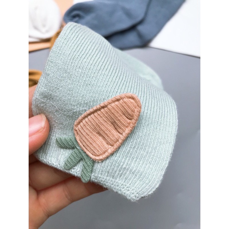Set 3 Đôi Tất Gắn Hình Cà Rốt, Khủng Long Cho Bé