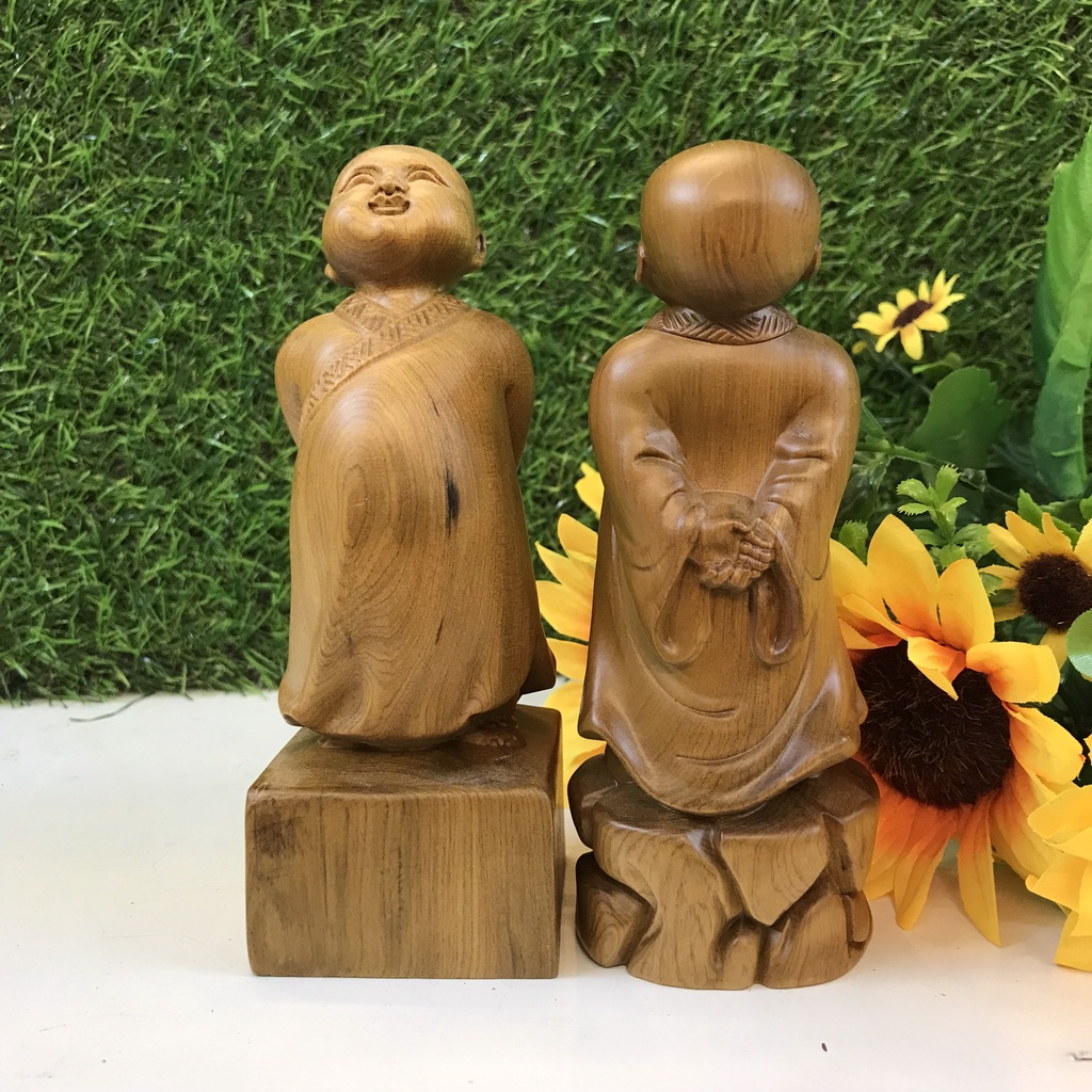 Tượng vạn sự Tùy Duyên, tượng chú tiểu gỗ bách xanh