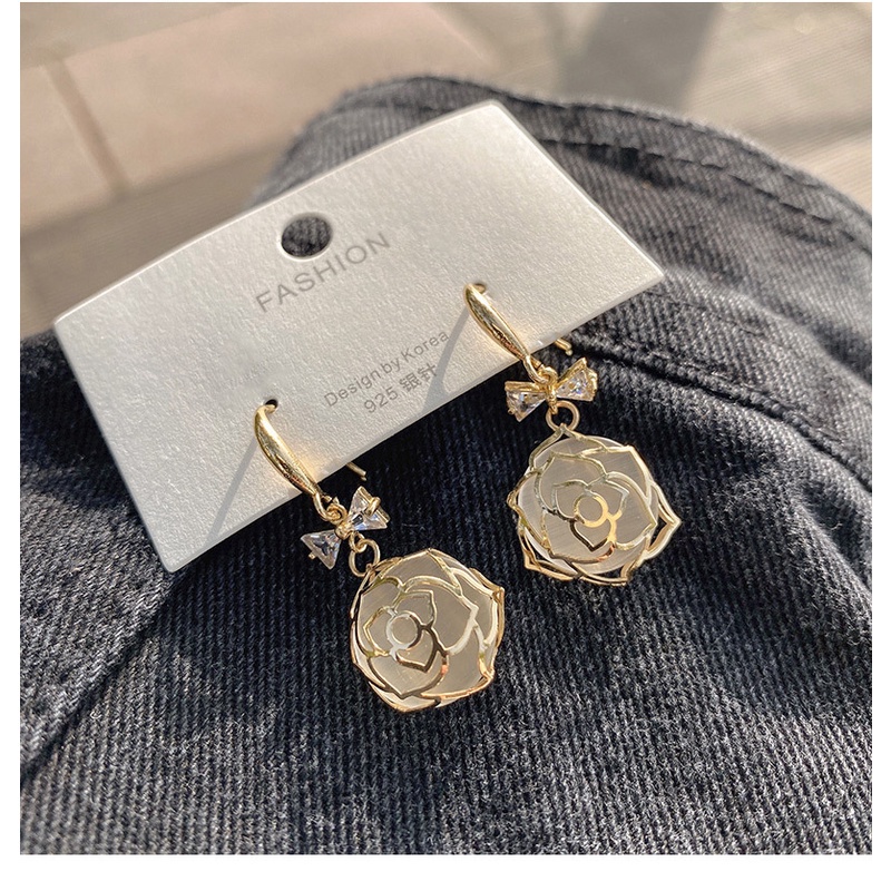 Khuyên tai đính đá zircon phối nơ phong cách thời trang 2021