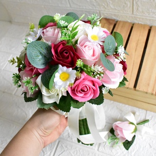 BÓ HOA CƯỚI CÔ DÂU CẦM TAY HOA HỒNG SÁP HỒNG PHẤN ĐỎ ĐÔ KEM, CÚC HỌA MI, LÁ, BABY HOA BI. TẶNG KÈM HOA CÀI ÁO CHÚ RỂ