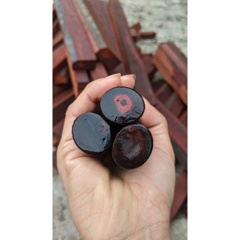 Cán dao chắc đỏ đen