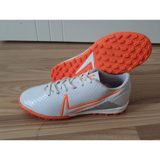 Giày đá banh winbro Xám Tf