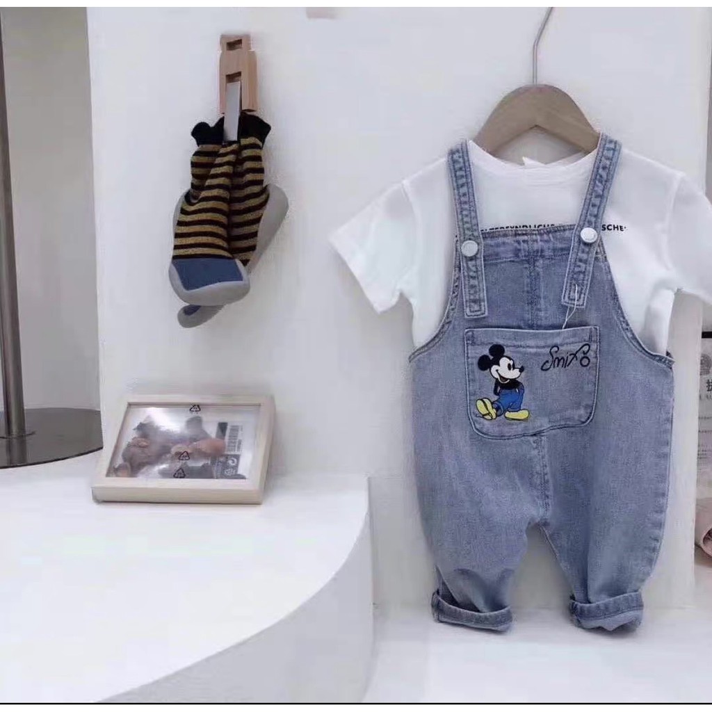 SET YẾM BÒ MICKY,HỔ VÀ ÁO TRONG 2 MÀU TRẮNG ĐEN CHO BÉ