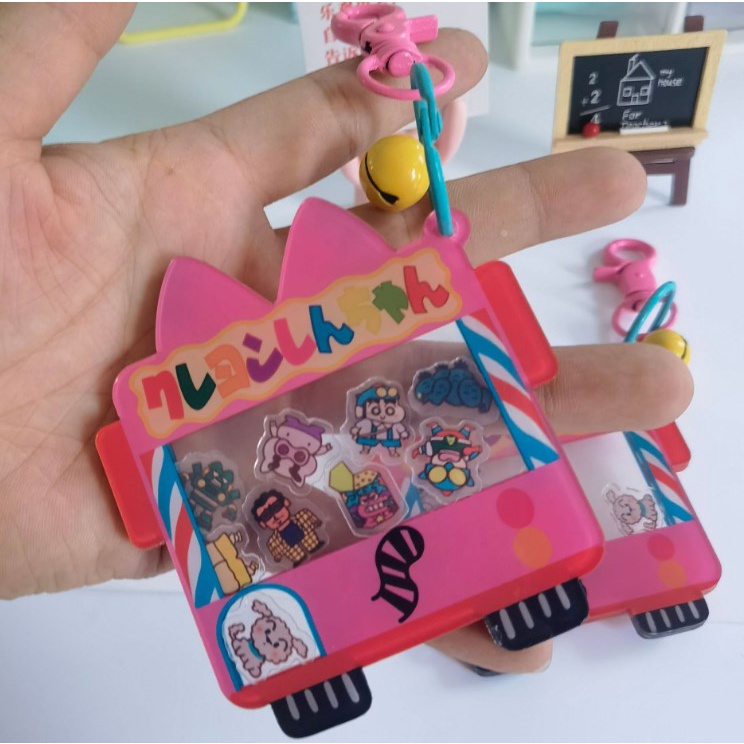 MÓC KHÓA SHAKER ACRYLIC HOẠT HÌNH SHIN CẬU BÉ BÚT CHÌ