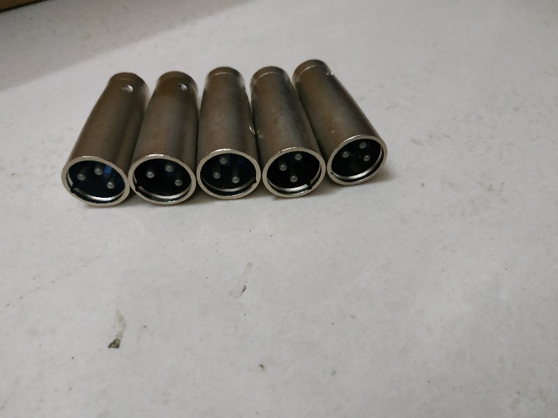 Rắc Canon Ra Av Đực Giá 1 Cái