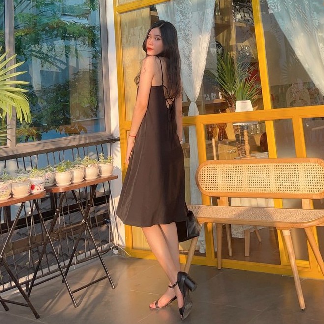 Đầm Hai Dây Dáng Suông Hở Lưng "Black Midi Dress" LA BOUTIQUE | BigBuy360 - bigbuy360.vn