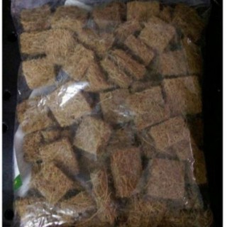 sơ dừa ép cắt miếng (gói 100g).