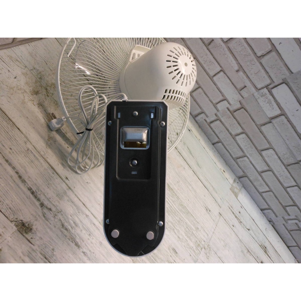 Quạt nội địa Nhật ZEPEAL DKF-A3418  treo tường giá 1,9tr