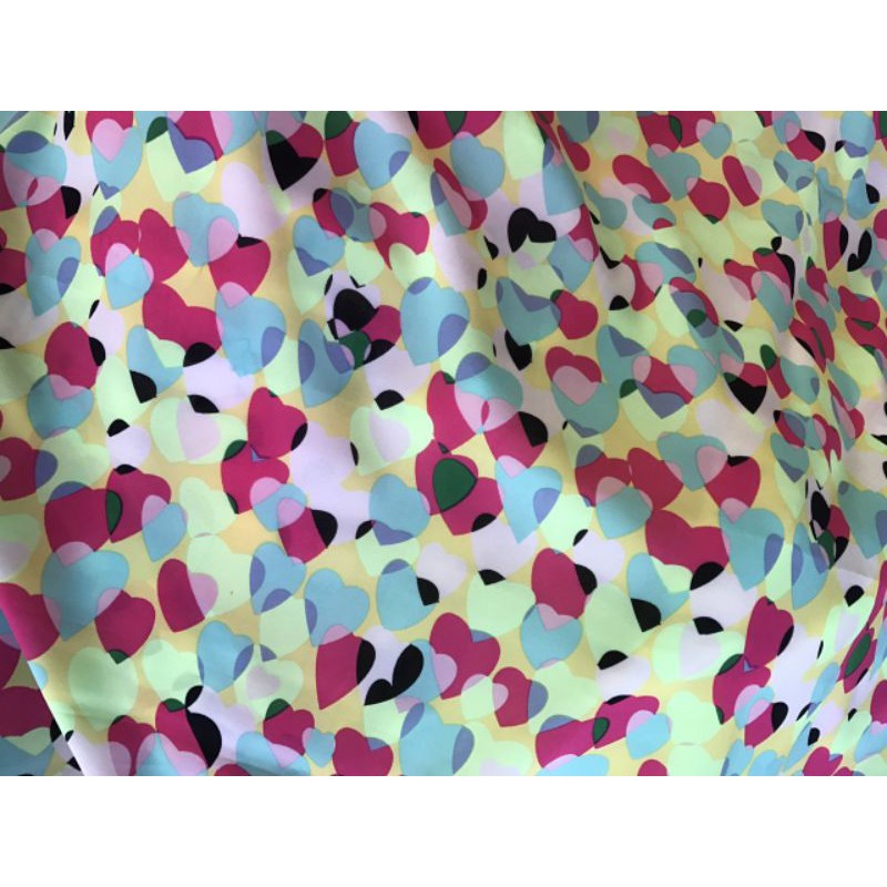 Vải lụa giấy mềm mỏng siêu mát co giãn 2 chiều họa tiết hình tim nhiều màu