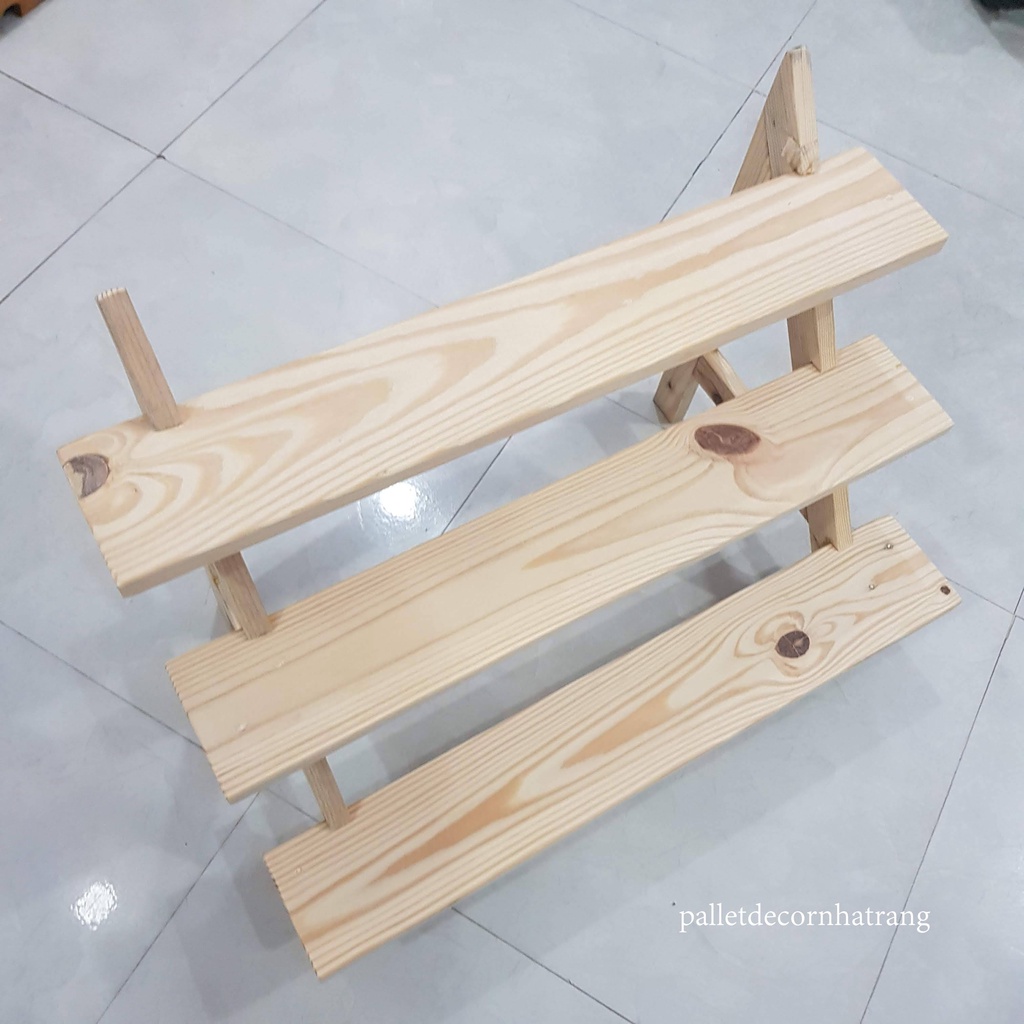 Kệ 3 tầng hình tháp chất liệu gỗ thông đa năng dùng để sen đá, chậu cảnh mini, trưng bày sản phẩm, để gia vị nhà bếp