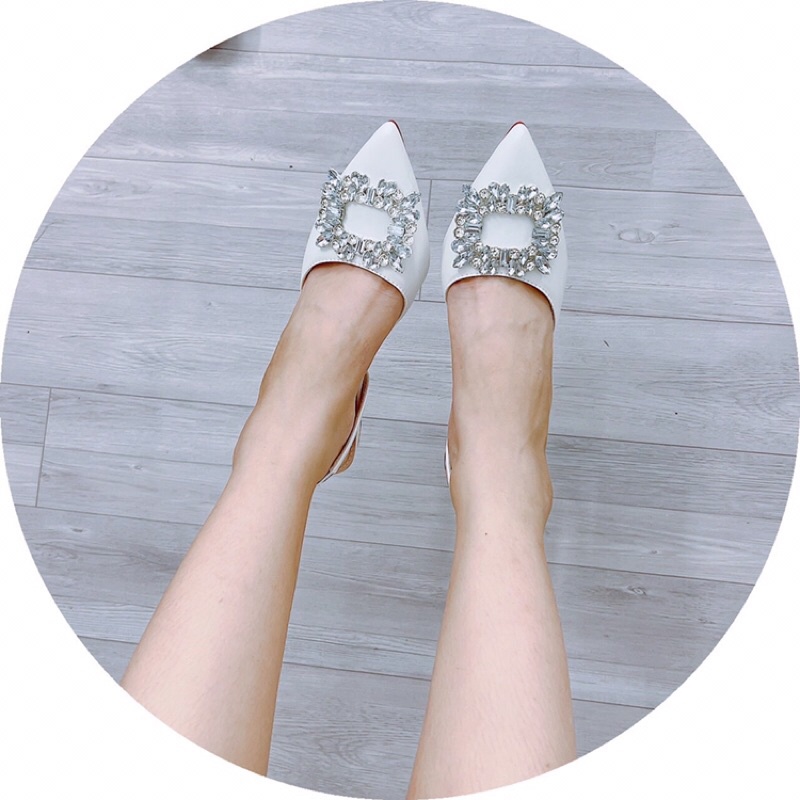 Giày sandal nữ mũi nhọn da lì tag đá vuông trắng gót nhọn 5cm