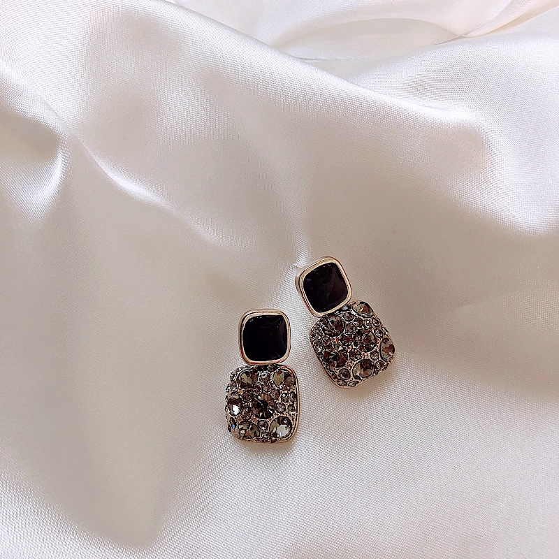 Khuyên Tai Hình Vuông Màu Đen Đính Kim Cương Lấp Lánh Phong Cách Vintage Hàn Quốc Cho Nữ