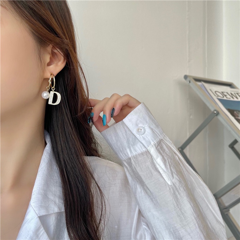 [Augustcloth | AugustJewelry] Bông tai/ Hoa tai hợp kim chữ D phong cách Hàn Quốc