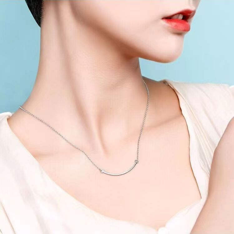 Dây Chuyền Thép Titan Mặt Cười Đính Kim Cương Toàn Diện Thanh Lịch