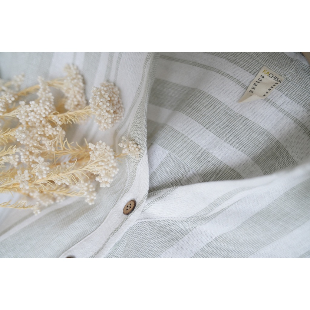 Áo sơ mi nữ trung niên cánh dơi Linen bột màu sọc xanh, kiểu tay ngắn phối sọc duyên dáng - Thời trang KACHISA 586