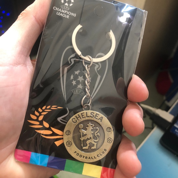 Móc khóa kim loại in nổi logo 2 mặt câu lạc bộ Chelsea