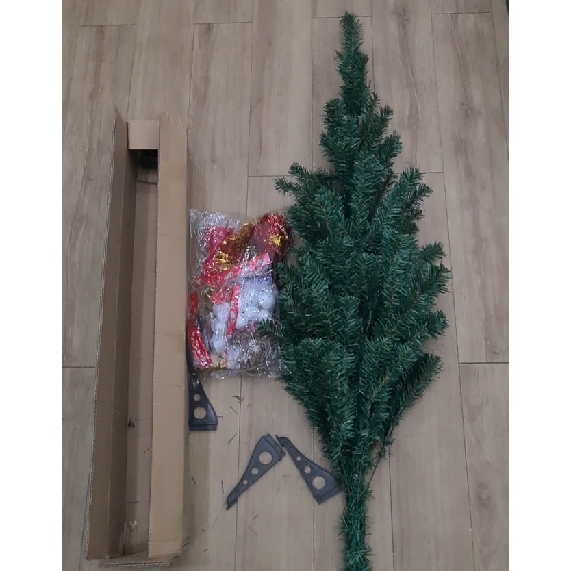 Cây thông Noel 1m5 đủ phụ kiện  Mang đến mùa  Noel 2021 ấm áp hạnh phúc