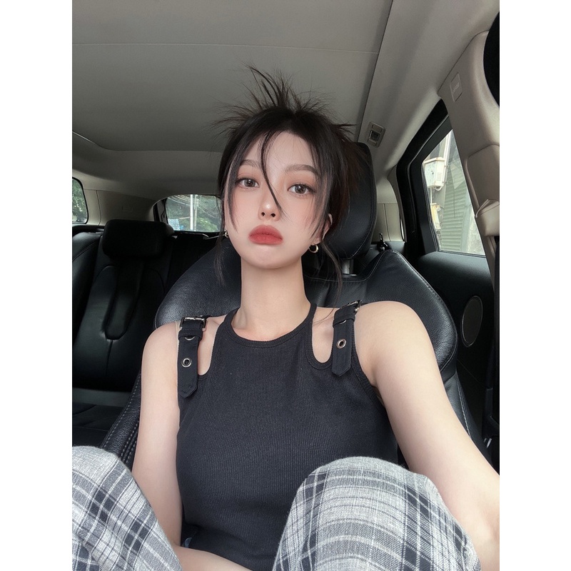 Áo Croptop Cổ Yếm Phối Dây Vai Khóa Cài LSEOUL A2513 Chất Thun Gân Dày Dặn Chống Nhăn Tôn Dáng