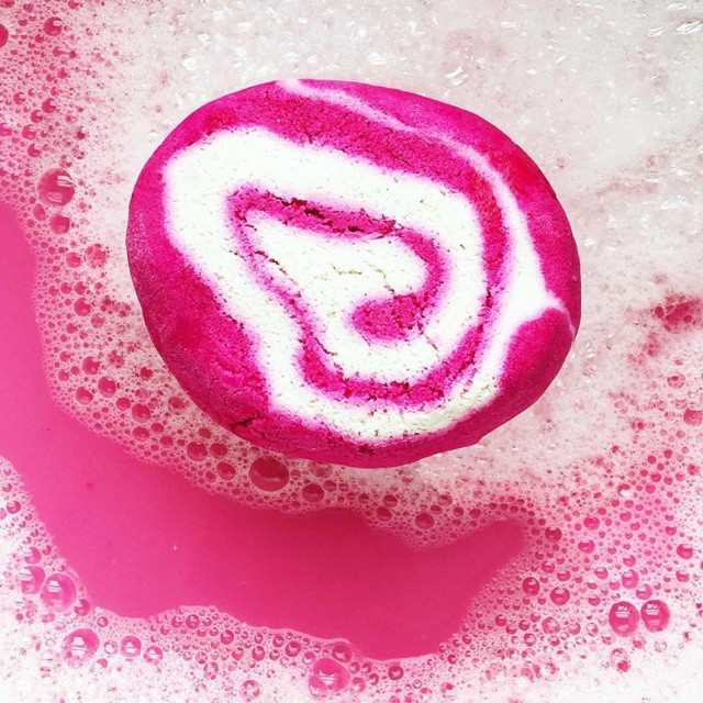 Bánh tạo bọt tắm  The Comforter bubble bar - LUSH (link mới)