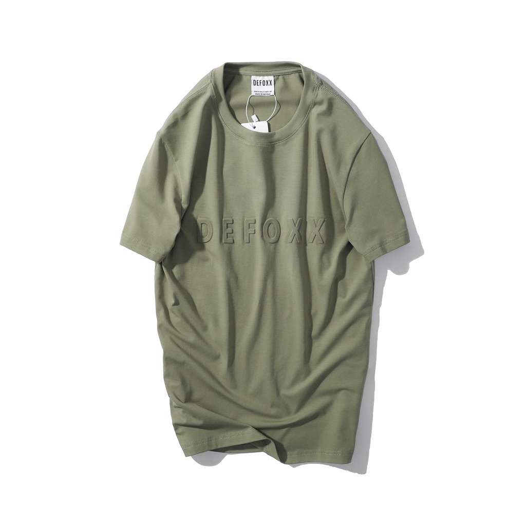 Áo phông nam, áo thun nam cổ tròn trơn DEFOXX vải cotton 4 chiều dập chữ nổi màu rêu 220606