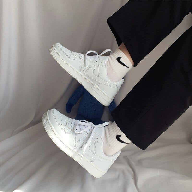 Tất nữ cổ ngắn thể thao 2 màu đen trắng