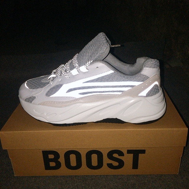 [ QUÀ TẶNG 100k dây phản quang ,hộp ,tất,lọ tẩy ]giày thể thao yz700 nam nữ | BigBuy360 - bigbuy360.vn