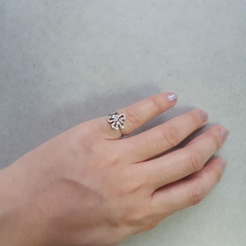 Nhẫn hoa bạc PNJ