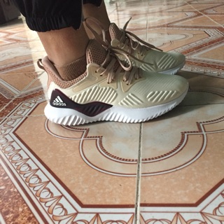 Giày Thể Thao Alpha Bounce màu Sữa