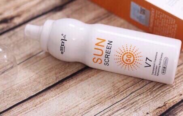 Follow shop 26/06 XỊT CHỐNG NẮNG TÒAN THÂN V7 SPRAY SUN SCREEN SPF50 180ml